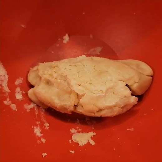 Heather shows HOW TO make a Pie dough using the TUPPERWARE MASTER MIX!
