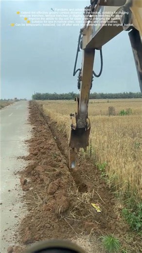 The master cleverly modified the bucket to cope with the ditch excavation