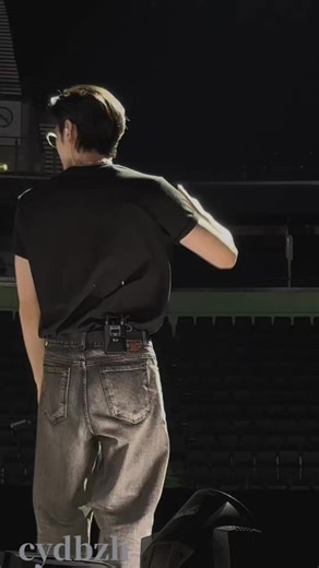 katanya nanti sunghoon bakal bikin dance challenge knife versi sunghoon remix, jadi tolong nantikan ya, kalau sudah diupload nanti, kita buat se viral mungkin ☺ dan ternyata beberapa member juga suka remix versi sunghoon 😁 sunghoon benar-benar jenius, remix versi nya viral diberbagai negara dan sekarang naik ke peringkat 29 di Top Album iTunes AS, 👏👏 #sunghoon #sunghoonenhypen