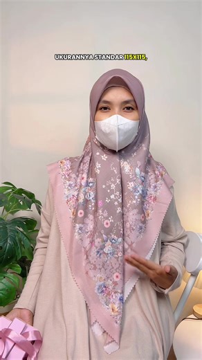 Jilbab motif free box, bros dan getting card #hampersbox #jilbabsegiempat #segiempatmotif