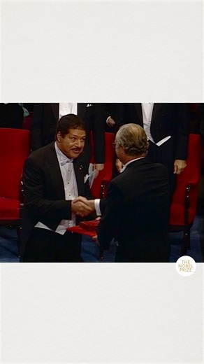 Watch the very moment Ahmed Zewail received his Nobel Prize on 10 December 1999. Zewail was awarded the chemistry prize "for his studies of the transition states of chemical reactions using femtosecond spectroscopy." #NobelPrize | Nobel Prize