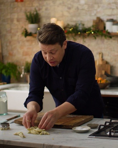 Don't worry if you end up with leftover turkey because you are going to LOVE this!! Jamie's turkey stew with sweet leek and smoky bacon biscuit dumplings OH YES!!! jamieol.com/TurkeyStew | Jamie Oliver