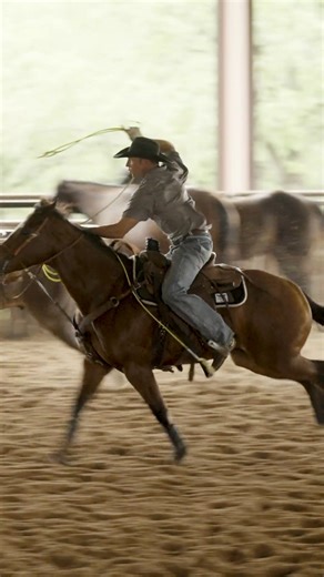 🚨 New Series Launches Sept. 15: PRACTICE SMARTER 🎯𝙍𝙤𝙥𝙞𝙣𝙜 𝘿𝙧𝙞𝙡𝙡𝙨, 𝙃𝙤𝙧𝙨𝙚𝙬𝙤𝙧𝙠 & 𝙎𝙩𝙧𝙖𝙩𝙚𝙜𝙮 𝙬𝙞𝙩𝙝 𝙍𝙮𝙖𝙣 𝙈𝙤𝙩𝙚𝙨 & 𝘽𝙧𝙤𝙘𝙠 𝙃𝙖𝙣𝙨𝙤𝙣 If you want to rope better, it starts in the practice pen—and this series shows you how the pros actually get it done. Watch real sessions with Ryan Motes and Brock Hanson as they work through fresh cattle, green horses, and more. You'll see: ✅ How they build timing and confidence in young horses ✅ How they troubleshoot issues