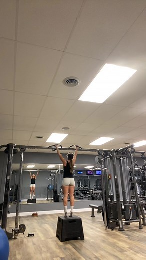 3 half pull ups 🤡 #gym #gymtok #fitness #fyp #training