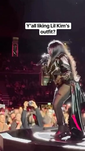 Lil Kim’s outfit is looks good or nah?