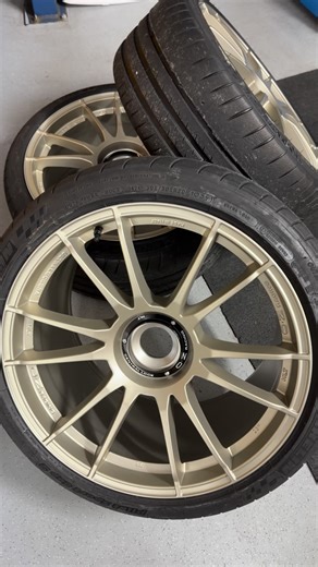 boes-motorsport on Instagram: "Unser Porsche ist dezent aufgehübscht für die bald startende Saison 🛞😍 Danke an @cbc_performance für diese wunderschöne Pulverbeschichtung in Porsche Weißgold 💛"