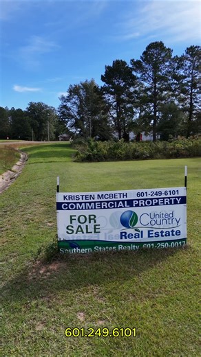 Prime 2-Acre Commercial Lot in Summit, MS – High Visibility & Strategic Location! Located near Southwest Mississippi Community College, this premier corner property offers exceptional exposure with 800 feet of total road frontage and an impressive daily traffic count of approximately 6,900 vehicles. Perfect for retail, office, dining, or investment development, the lot’s high-traffic location and accessibility make it ideal for businesses looking to attract both local customers and steady studen