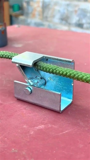 Easy to use rope clip