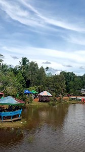 Tonton sampai akhir !! Ramai, Indah dan sejuk, apalagi di lihat dari atas jembatan wow banget !! Ini penampakan wisata rawa cinta yang ada di muting satu Distrik Ulilin Merauke Papua Selatan, kemaren hari Minggu akhir liburan tahun baru #fyp #viral #jangkauanluas #merauke #papuaselatan #rawacinta #fbpro #contencreator #reels #wisata #weekend | Ka Ifa
