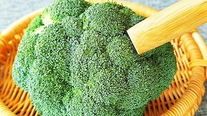 6.1K views · 95 reactions | Do you have broccoli at home? The recipes are healthy, delicious and easy! ingredients and preparation large broccoli carrot garlic 4 eggs Salt black pepper Chives It is best not to blanch the fried broccoli first I wish you a big appetite❤ #cook #cooking #food | 家味美食 | Facebook