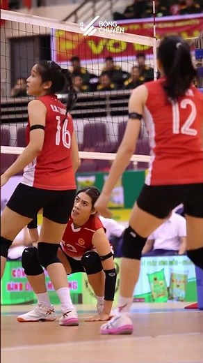 Thần thái chị đại của đội trưởng Thông Tin - Lâm Oanh