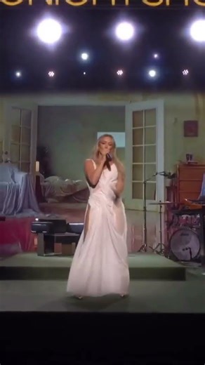 Hilary Duff performed her new single ‘Roommates’ on The Tonight Show and KILLED IT 🪩