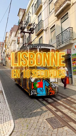 Que voir à Lisbonne ? 🚋🇵🇹✨ 📍Funiculaire de Bica 📍Belvédère de Graça 📍Marché aux Puces 📍Funiculaire de Santa Justa 📍Quartier de Graça Téléchargez notre guide gratuit pour visiter Lisbonne. Lien en bio. #lisbonne #voyage #vacances #lisbontips #portugaltiktok #meilleursendroits #faire #lisbon #hiddenspot #traveltips #quefaire #magicalmoment #travel #secretspot #funiculaire #ascenseur | Bonjour Évasion