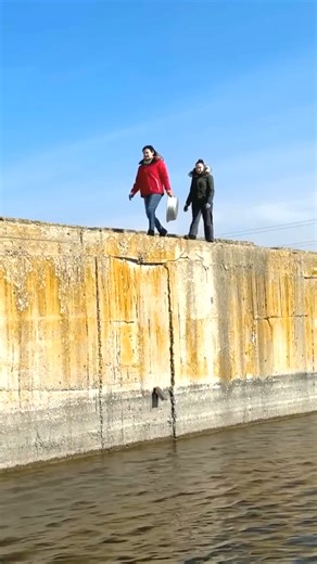 Catching crayfish #food #foodie #foodporn #instafood #foodphotography #foodstagram #foodblogger #yummy #foodlover #delicious #instagood #love #healthyfood #restaurant #homemade #dinner #foodies #foodgasm #lunch #like #cooking #tasty #foodpics #follow #instagram #healthy #chef #dessert #breakfast #photooftheday | BOLY