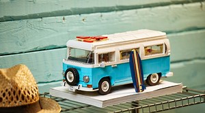 How LEGO switched from 10220 Volkswagen T1 Camper Van to 10220 Volkswagen T1 Camper Van