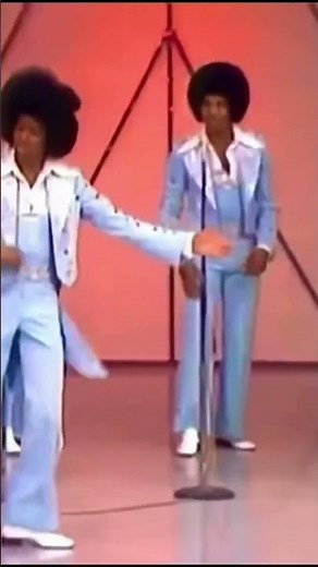 The Jackson 5 w/ ‘Dancing Machine’ on the Carol Burnett Show in 1975! #michaeljackson