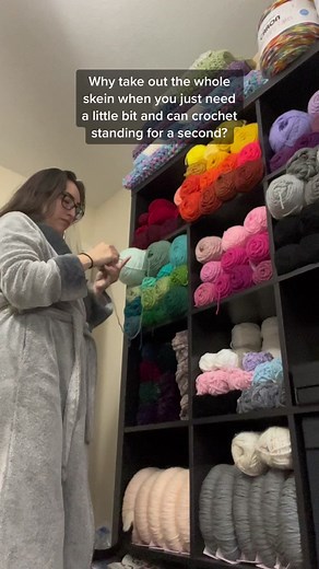 I was actually being lazy because I didnt want to have to put the yarn back. But this worked out pretty well. 😁 #hippybullycrochet