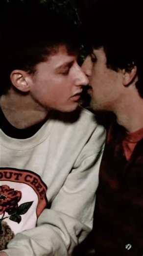 In Pieces (2019) #gayshortfilm #gaykiss