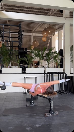 17K views · 363 reactions | Ces 4 exercices combinent force et souplesse pour que tes hanches soient non seulement plus souples mais aussi plus fortes. Ajoute-les à ta routine et ressens la différence 勺 | Cynthia | Facebook