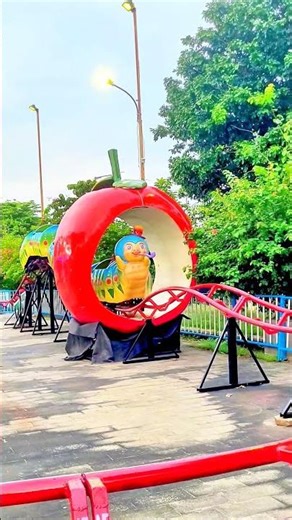 🐛🎢 This Caterpillar Coaster Is Actually So Fun😆 #shortsfeed #shorts #trending