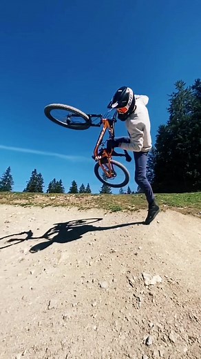 #mtbswitzerland #mtb #mountainbike #bike #downhillmtb #enduromtb #freeride #downhill #enduro #sports #foryoupage 🎥 @_lukast__