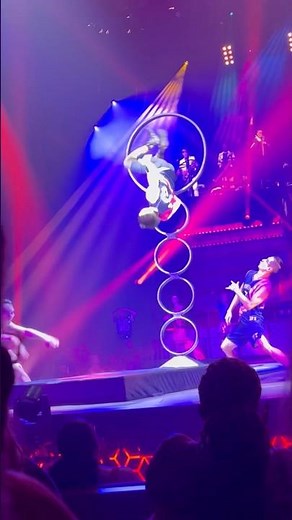 BACKFLIP + SIDEFLIP THROUGH 5 HOOPS 😮 Cirque du Soleil Mad Apple