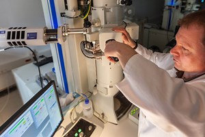 Transmission Electron Microscopy (TEM) Testing Service – High Resolution Imaging | Infinita Lab