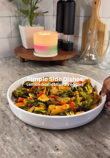 Vegetables aren’t nasty, you’re just not making them right! Here’s how I make my lemon garlic mixed veggies. 😚 Ingredients: Broccoli Zucchini Red bell peppers Yellow onions Butter Avocado oil Minced garlic Lemon Seasonings: salt, pepper, garlic powder, paprika #veggies #vegetables #mixedvegetables #sidedish #recipe #easyrecipe #dinnerideas #fyp