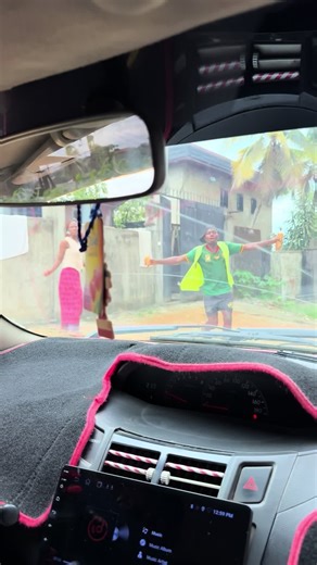 Kamga le perroquet trahit son boss — vidéo drôle en français