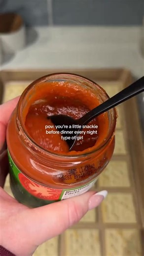 these hawaiian pizza crackers are the most addicting little snackie 🍍🍕 Ingredients: saltine crackers pizza sauce shredded mozzarella cheese @Dole Packaged Foods pineapple tidbits diced ham Instructions: On a parchment-lined baking sheet, place crackers evenly apart and top with a thin layer of pizza sauce, a sprinkle of cheese, 2 pineapple tibits, and a sprinkle of diced ham. Bake at 350° for 5-7 minutes and enjoy! 😋 #pizza #snack #Recipe #tiktokfood #creatorsearchinsights | Ashley markle rec