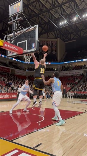 VCU vs UNC… HE REALLY SHOT THAT 😭🏀 #basketball