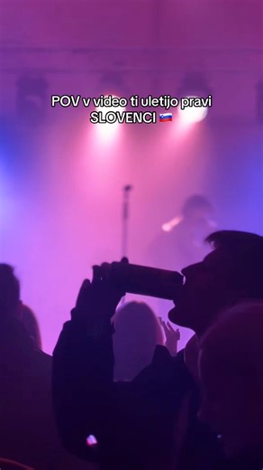 Pošlji to “pravemu SLOVENCU” 🇸🇮A smo Slovenci najboljši žurerji al ne? No tako fajn smo se meli skupaj v Starem trgu pri Ložu🤟🏽 Za Novo leto… pa ne, ne bomo DOMA… ampak se vidimo na trgu v Radovljici😆🙌🏼 Mi že kumej čakamo!No, tisti, ki pa boste DOMA. Si lahko ob 2:40 na silvestrov večer pogledate naš koncert iz Tivolija na RTV Slovenija😮Pa še nekej… A če nekdo uleti v video je to v resnici VIDEOBOMB? | POP DESIGN