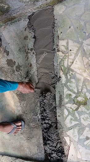 450K views · 1.7K reactions | Floor Repair Technique #cementhacks #diyfloorfix #plasteringpro #skilledtrades #satisfyingcement #workflow #HomeRenovation #cementplaster #Floor #repair | Dream home maker SKM | Facebook