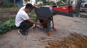 Chaff cutter machine, use for grass, stalk, branch cutting, nice partner for cow, sheep, horse feeding farmers, also use for paddy straw, corn stalk recycling to fertilize field.#agriculturalmachinery #chaffcutter #farmersmarket #farmer | Dawn Agro Machinery
