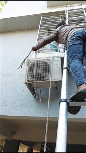 Hi tech Ac technician service 99# outdoor niche se upar Lena tha# #acservice