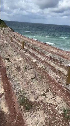 🥪 Strollin' and Scrollin' Through Flysch: Where Every Step's a Rockin' Adventure! 🇪🇸
