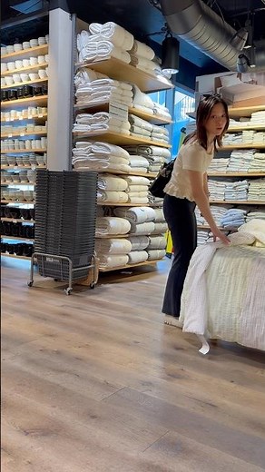 Shopping at MUJI Toronto 🇨🇦 #downtown #toronto