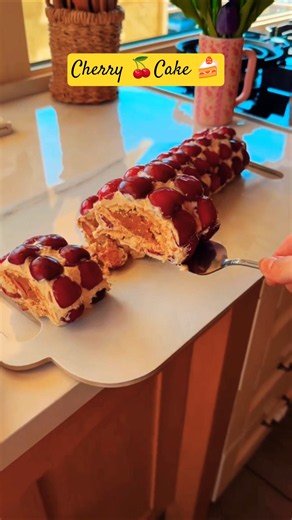 Cherry 🍒 Cake