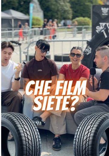 Sul comodissimo divano di @tintiarredamenti , nel pieno della @tireraceitalia , abbiamo fatto la domanda più importante: “Che film siete?”🎬 E le risposte? Totalmente opposte! Monica entra in modalità guerra e tira fuori Salvate il soldato Ryan💣 Alice invece vola nel suo mondo e sceglie Alice nel Paese delle Meraviglie🐇✨ Tra fatica post Hyrox, voglia di mettersi in gioco e un pizzico di pazzia è venuto fuori esattamente quello che siamo: storie completamente diverse, sullo stesso divano!🛋️ 🛋