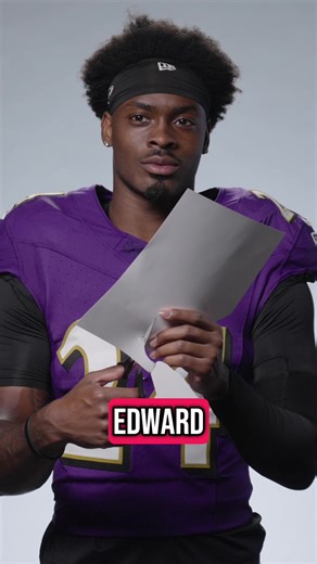 Poe caught a stray during the #multitasking test 😭😂 #ravens #malakistarks