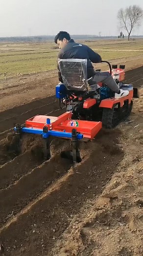 Innovative Tracked Mini Tractor for Efficient Farming