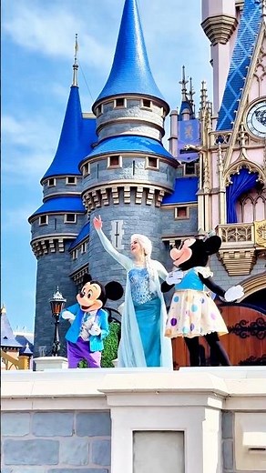Is there anything more iconic than Elsa, Mickey & Minnie performing together at Cinderella Castle?