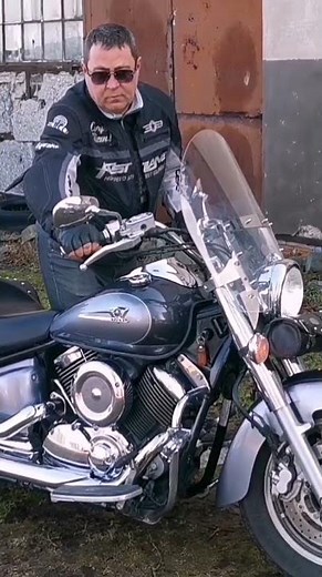 Yamaha Drag Star 1100 (engine running)
