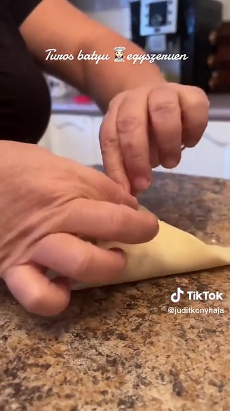 Egyszerű túrós batyu recept – 20 perc alatt