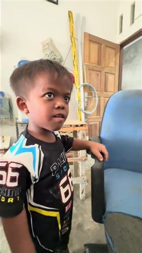 PASANG MUKA KASIAN BIAR DIKASIH #shortsanta #funny #shortviral