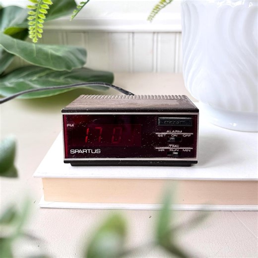 Vintage 1970s Spartus Digital Alarm Clock, MCM Mid Century Mini Faux Wood Grain Red LED Bedside Clock - Etsy