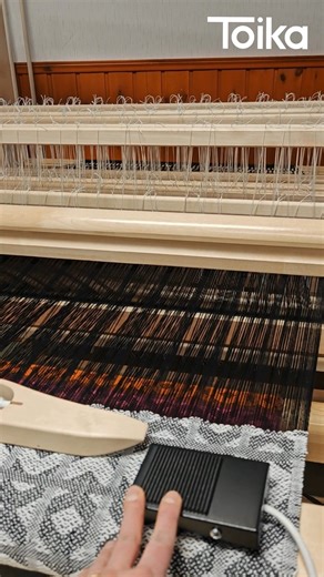 Toika Oy on Instagram: "🇬🇧 🇫🇮 🧶 Did you know you can weave without treadles? 😍 The Toika ES+ Dobby loom makes weaving easier, faster, and more ergonomic than ever before! 💻✨ ✔No more heavy treadling ✔ Can be connected to many existing looms ✔ Works with or without weaving software – your choice! ✔Allows you to create beautiful, complex weaves with ease! 💬 Have you tried computer-assisted weaving – or are you curious to give it a go? Tell us in the comments or send us a message – we're ha