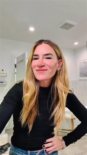 Alli Webb on Instagram: "There’s something really magical when your past and present collide! @thedrybar will always be my baby, and even though I’ve embraced my waves with @itsmessy, I still love a good blowout, especially when you don’t have to choose between polished and messy✨"