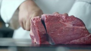 Applebee's Wood Fired Grill TV Spot, 'Prueba' canción de AC/DC