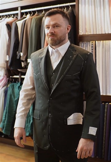It begins with a conversation and a few chalk marks. By the end, it’s not just a suit — it’s your suit ✨ Book a free consultation with us today. Worldwide Shipping Available 🌐 www.countryroadfashions.com 📞/💬 66 86 527 2192 📧 countryroadfashions@gmail.com 📍Country Road Fashion Bangkok Store . . . . #tailor #bespokesuit #suitstyle #suit #customsuits
